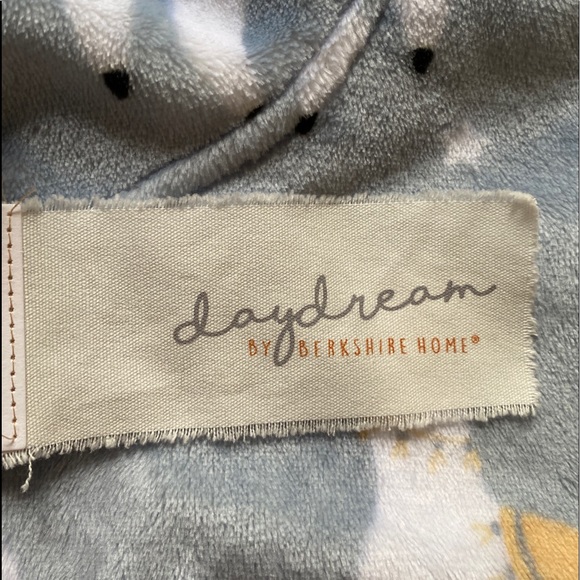 Daydream by Berkshire Home Cozy Hooded Robe - Picture 8 of 9